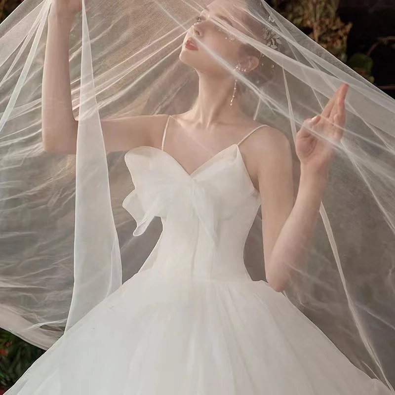 Элегантные белые пышные свадебные платья из тюля трапециевидной формы с V-образным вырезом и бантом на бретельках, на шнуровке, без спинки, со шлейфом в часовне, свадебные платья знаменитостей Изображение 0